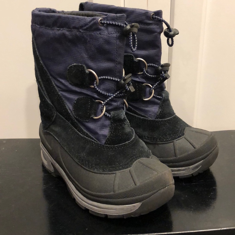 Snow boots kids size 12